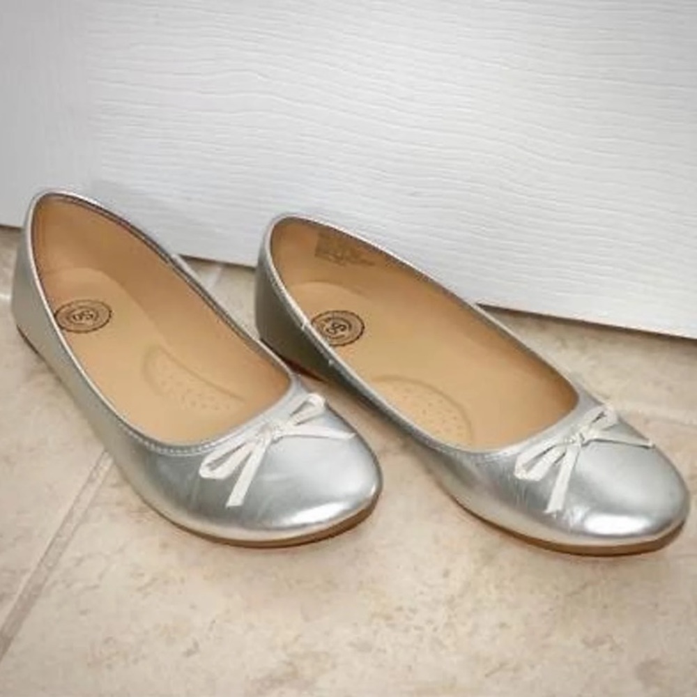 Girls Flats - SO | Color: Silver | Big kids Size: 5
